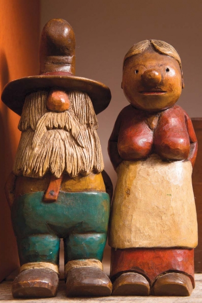 Atop handmade kitchen shelves crafted from reclaimed wood sit two ’70s-era folklore figurines by Duke Snitch, purchased by Child’s grandfather in the Pine Barrens.