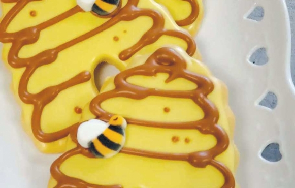 beehive shaped cookies by CocoLuxe